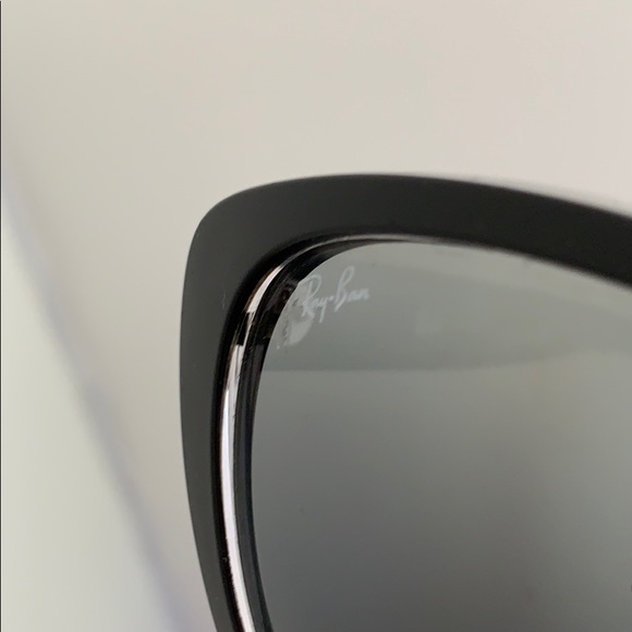 Black ray ban sunglasses with case and cloth - Picture 7 of 10